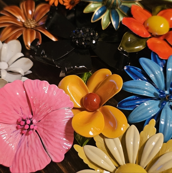 Flower Pin Bundle - Picture 2 of 12